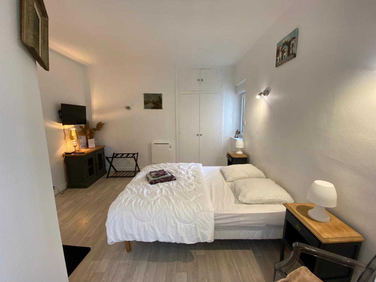 Chambre & Salle De Bain Privee - Lv 33 Argenton Sur Creuse Exterior photo